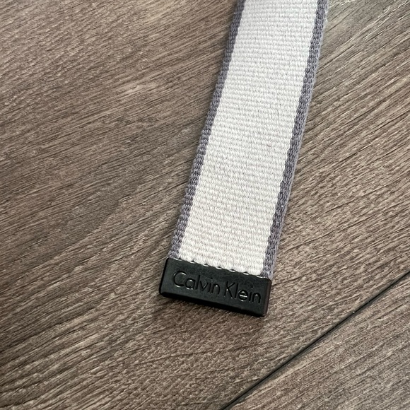 Calvin Klein White and Gray Belt - Picture 3 of 3